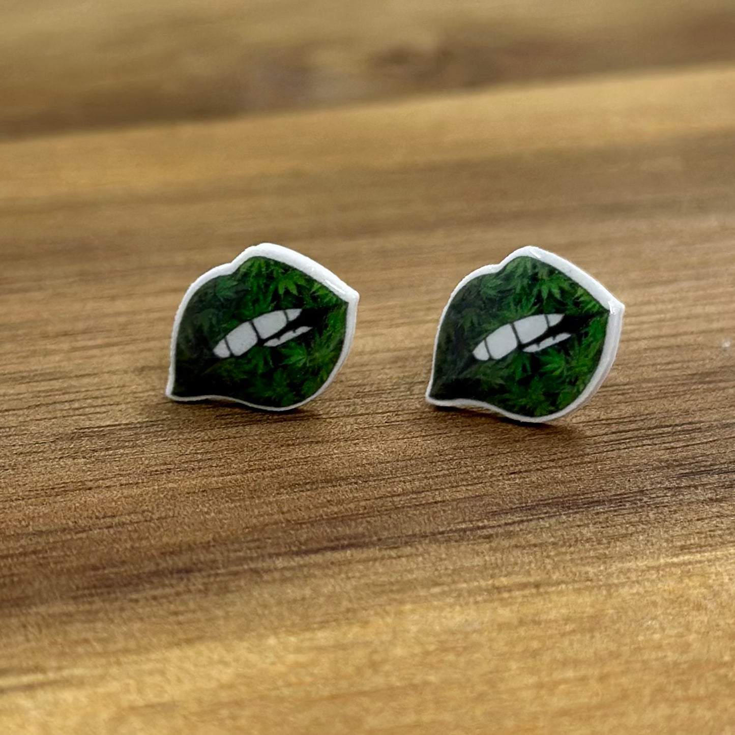 Canna Kiss Stud Earrings