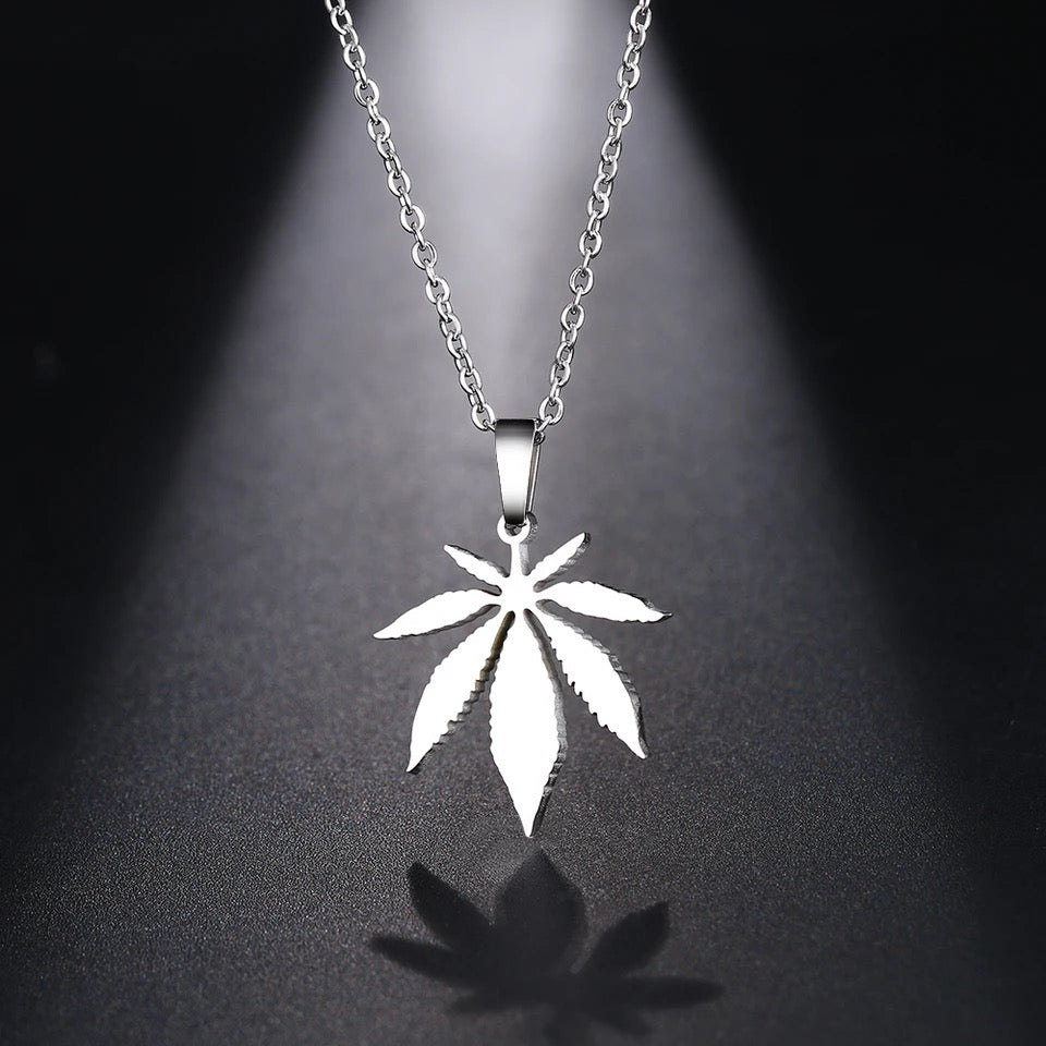 7 Point Big Leaf Necklace